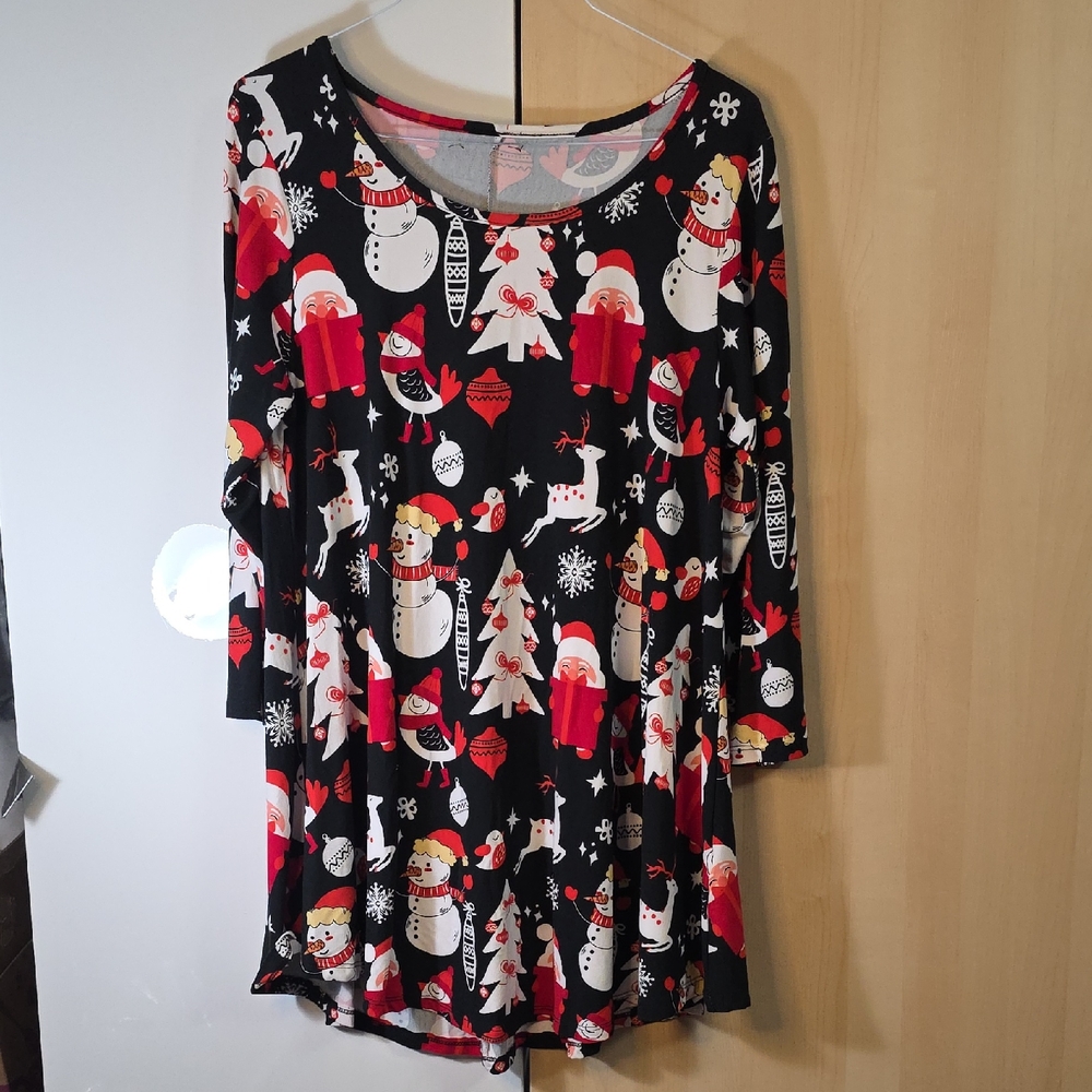 Festive Black and Red Holiday Tunic Top 3/4 Sleeve Tunic, Gently Preloved